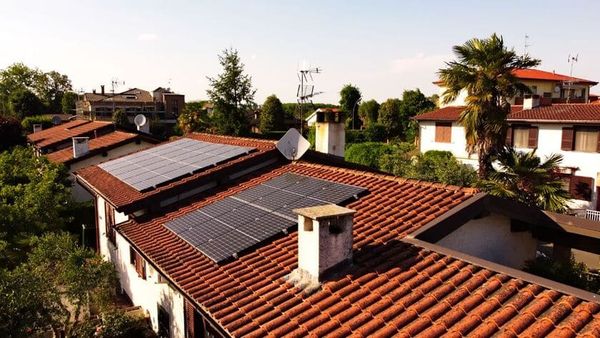 Pannelli Solari Sul Tetto Fanno Male